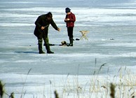 冬季钓鱼要选择水面大水深跨度大的钓点