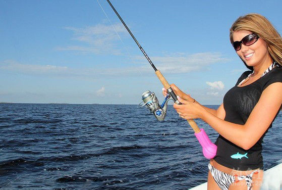 这位美女你确定你是来钓鱼而不是摆拍钓人的吗？