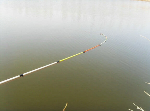 冬季使用筏竿钓鱼的技巧分析