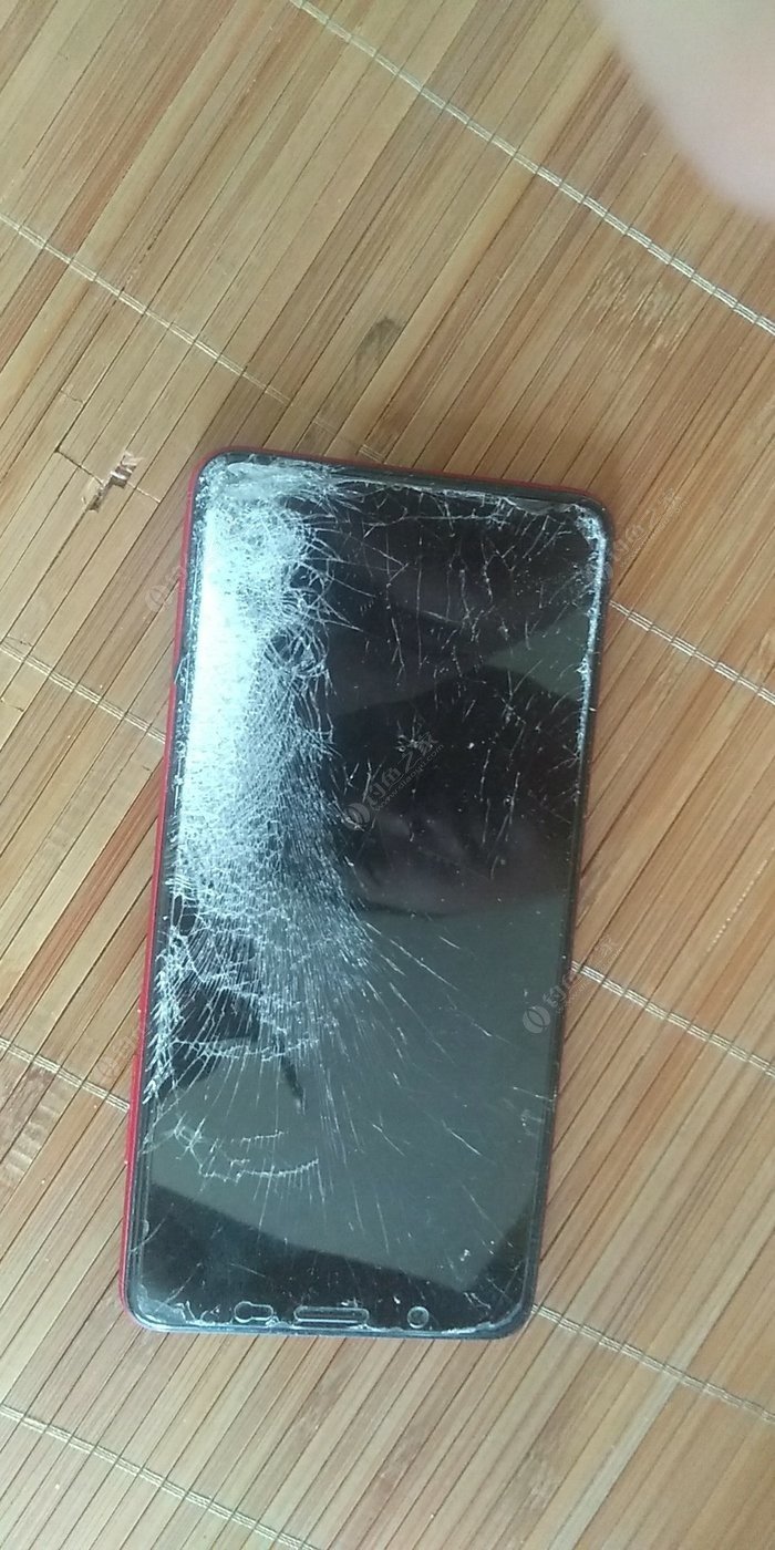 oppo手机砸烂的图片图片