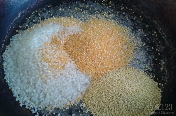 自制玉米糁小米大米混合型鲫鱼鲤鱼窝料